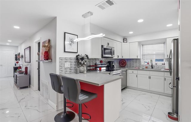 5718 18TH AVENUE N, St Petersburg, FL 33710