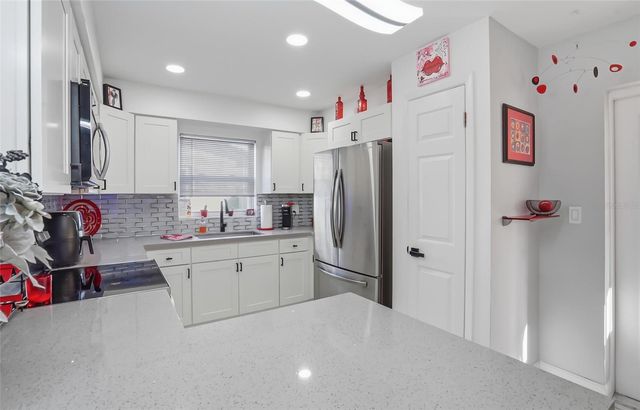 5718 18TH AVENUE N, St Petersburg, FL 33710