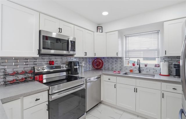 5718 18TH AVENUE N, St Petersburg, FL 33710