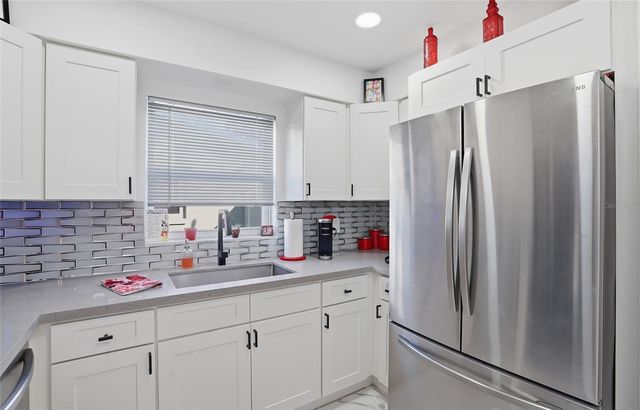 5718 18TH AVENUE N, St Petersburg, FL 33710