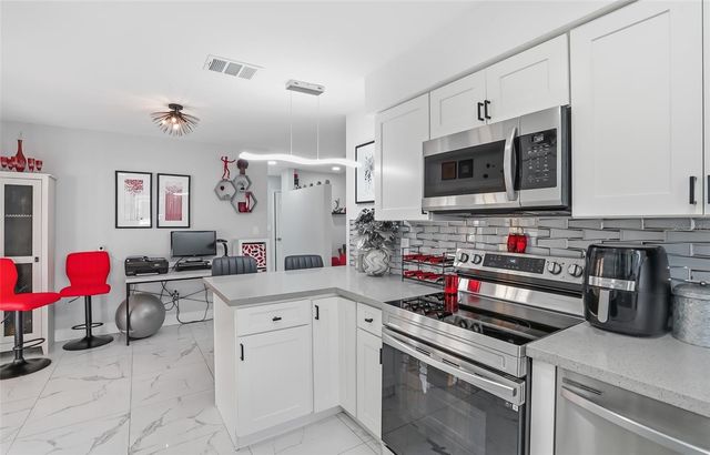 5718 18TH AVENUE N, St Petersburg, FL 33710