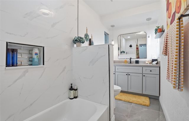 5718 18TH AVENUE N, St Petersburg, FL 33710