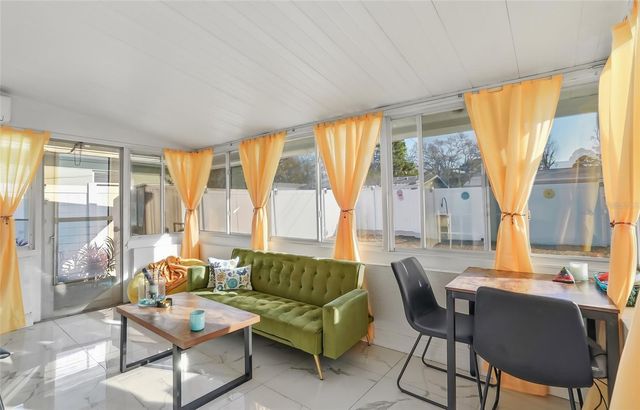 5718 18TH AVENUE N, St Petersburg, FL 33710