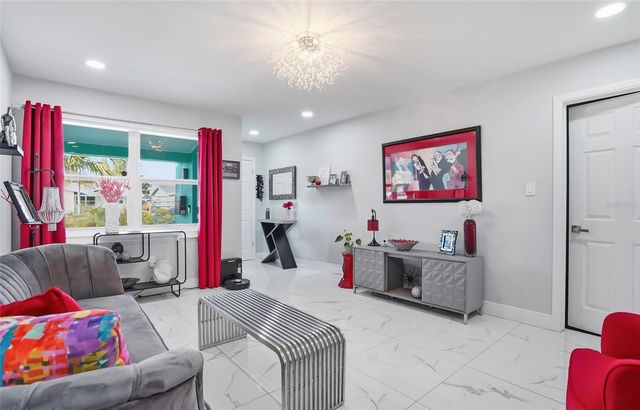 5718 18TH AVENUE N, St Petersburg, FL 33710