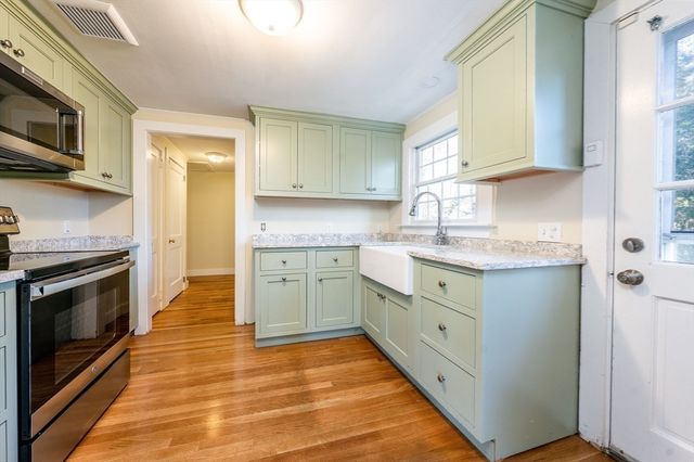 54 Murphy Rd, Barnstable, MA 02601