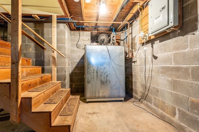 54 Murphy Rd, Barnstable, MA 02601