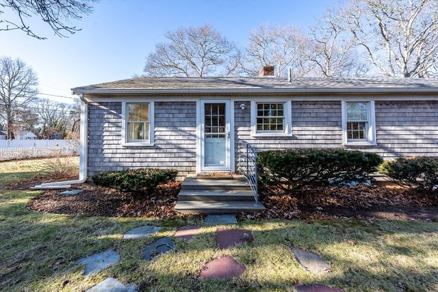 54 Murphy Rd, Barnstable, MA 02601