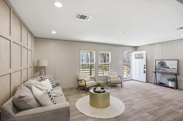 662 Country Pond Lane, Cross, SC 29436