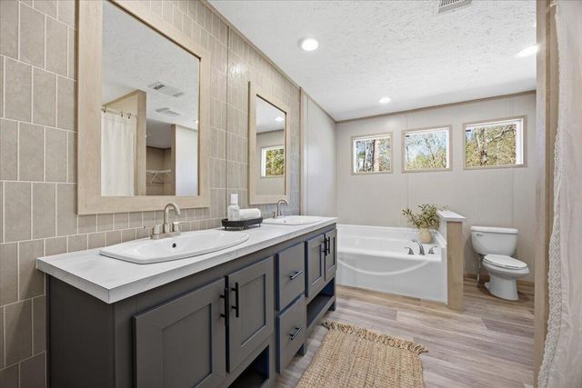 662 Country Pond Lane, Cross, SC 29436