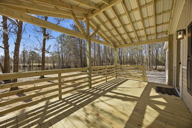 662 Country Pond Lane, Cross, SC 29436