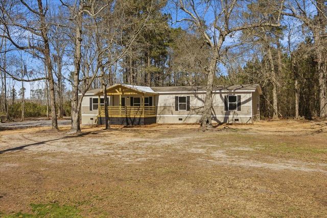 662 Country Pond Lane, Cross, SC 29436