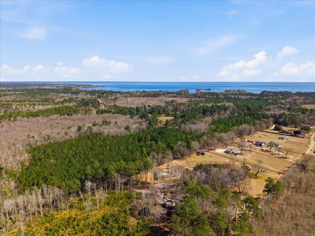 662 Country Pond Lane, Cross, SC 29436