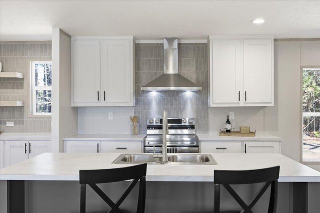 662 Country Pond Lane, Cross, SC 29436