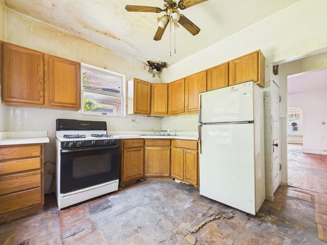 7955 S Ridgeland Avenue, Chicago, IL 60617