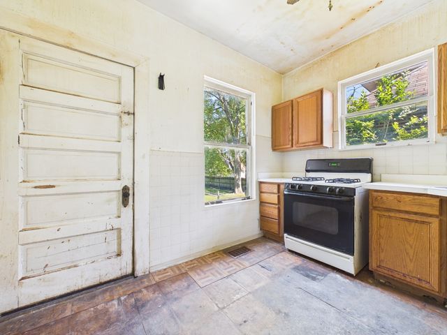 7955 S Ridgeland Avenue, Chicago, IL 60617