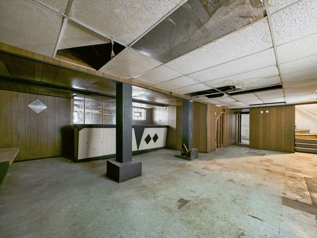 7955 S Ridgeland Avenue, Chicago, IL 60617