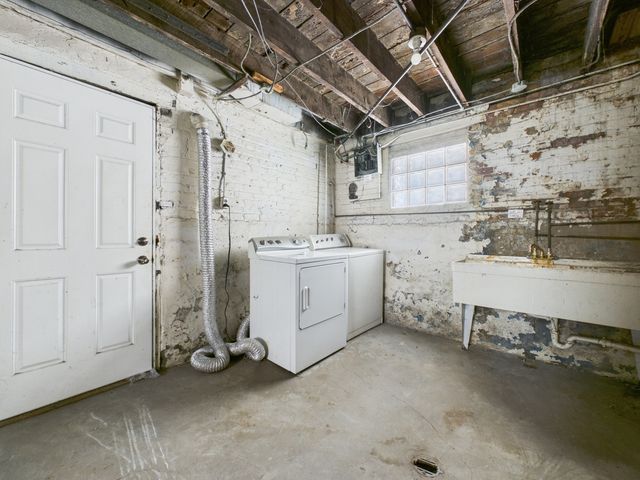 7955 S Ridgeland Avenue, Chicago, IL 60617