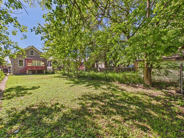 7955 S Ridgeland Avenue, Chicago, IL 60617