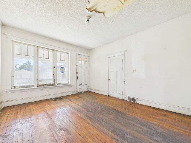 7955 S Ridgeland Avenue, Chicago, IL 60617