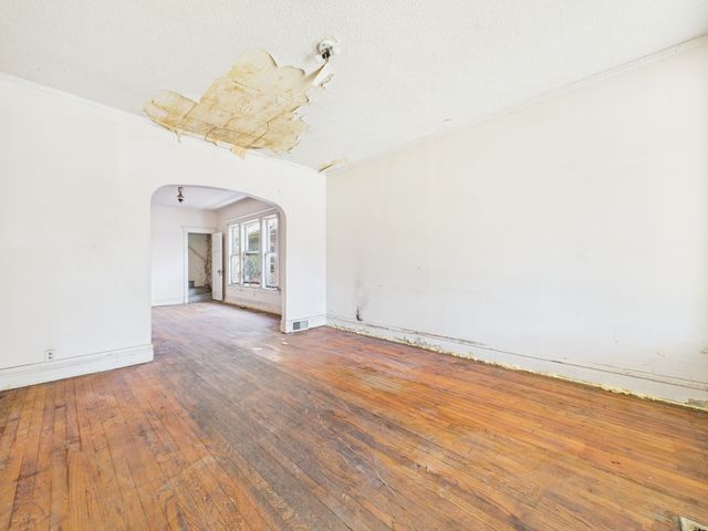 7955 S Ridgeland Avenue, Chicago, IL 60617