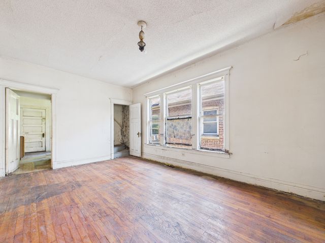7955 S Ridgeland Avenue, Chicago, IL 60617