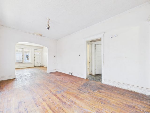 7955 S Ridgeland Avenue, Chicago, IL 60617