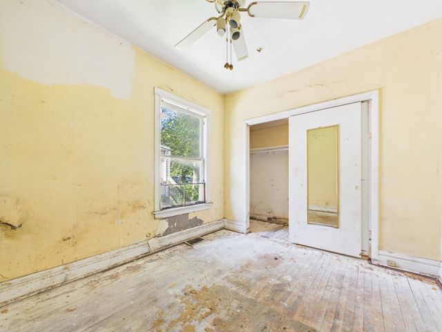 7955 S Ridgeland Avenue, Chicago, IL 60617