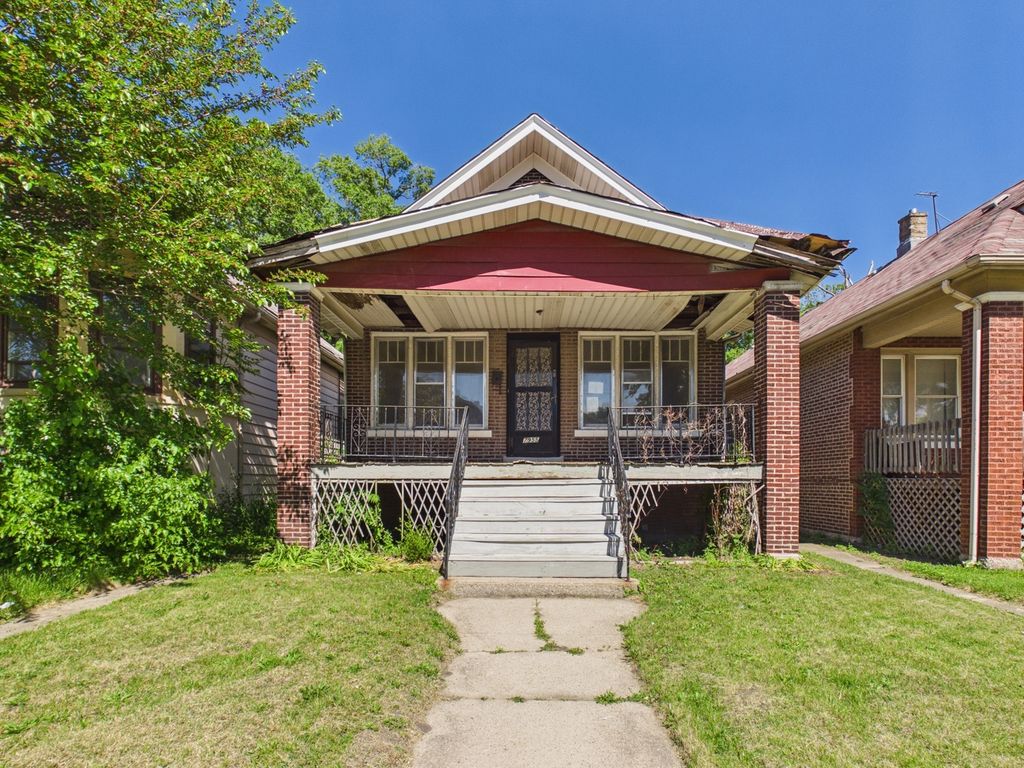 7955 S Ridgeland Avenue, Chicago, IL 60617