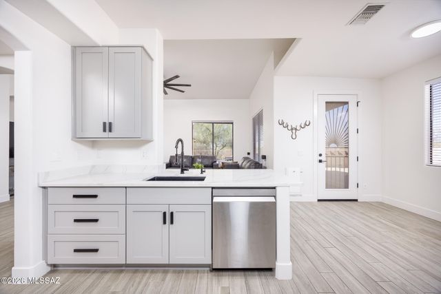 13714 E Placita Copechi, Vail, AZ 85641