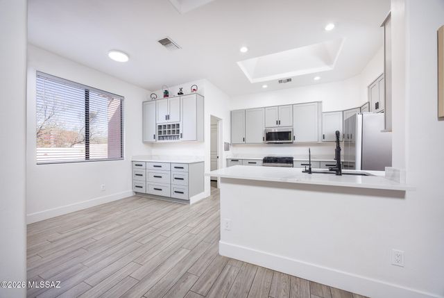 13714 E Placita Copechi, Vail, AZ 85641