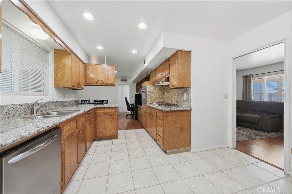 Image 7 of property listing at 28561 Middlebury, Sun City, CA 92586