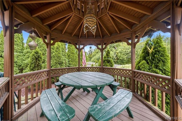 5976 Margaret Ann Drive, Hamburg, NY 14085