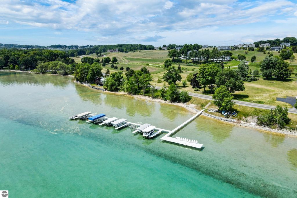 Image 3 of property listing at 7852 Underwood Ridge, Traverse City, MI 49686