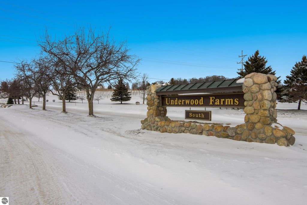 Image 5 of property listing at 7852 Underwood Ridge, Traverse City, MI 49686