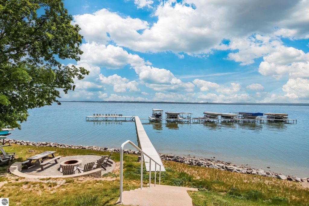 Image 57 of property listing at 7852 Underwood Ridge, Traverse City, MI 49686