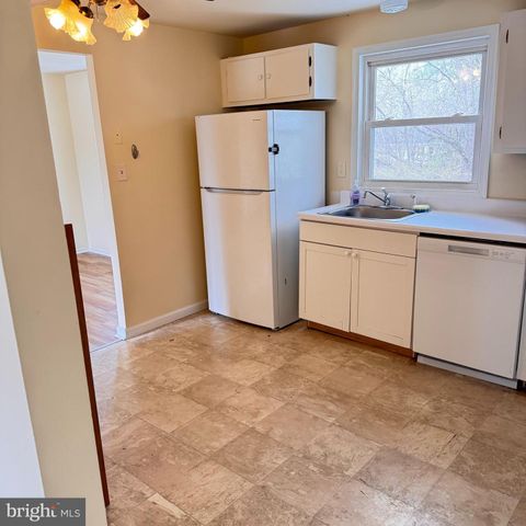 820 BARKLEY DR, Fredericksburg, VA 22407