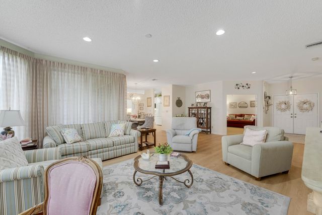 110 Legendary Circle, Palm Beach Gardens, FL 33418