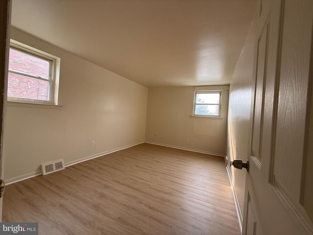 9440 KIRKWOOD RD, PHILADELPHIA, PA 19114 — photo 3