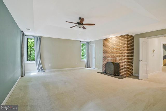 502 SENECA KNOLL CT, Great Falls, VA 22066