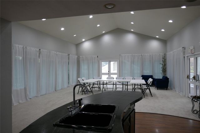 2100 Tanglewilde Street 512, Houston, TX 77063