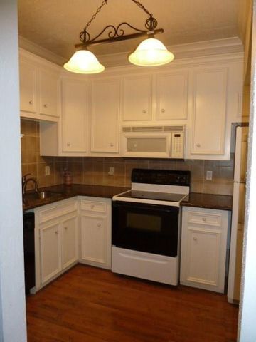 2100 Tanglewilde Street 512, Houston, TX 77063
