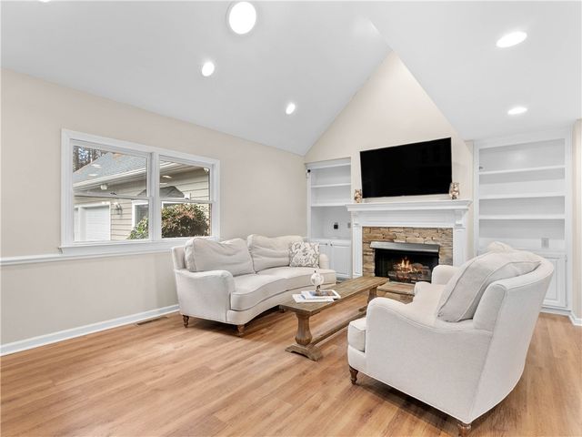 104 Emerald Pointe Drive, Seneca, SC 29672