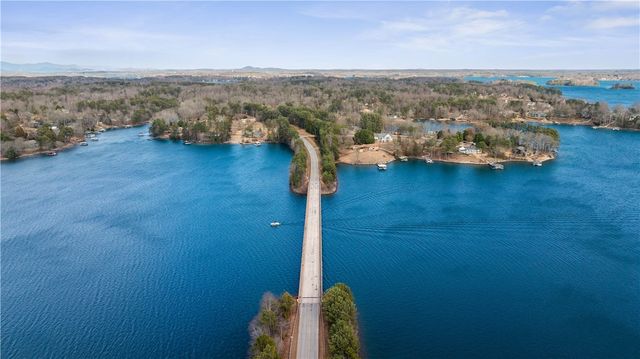 104 Emerald Pointe Drive, Seneca, SC 29672