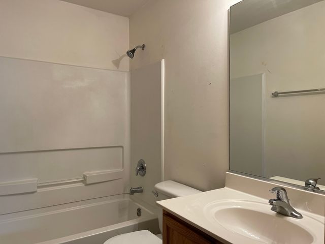 1353 W Alder Creek Drive 1353, Romeoville, IL 60446