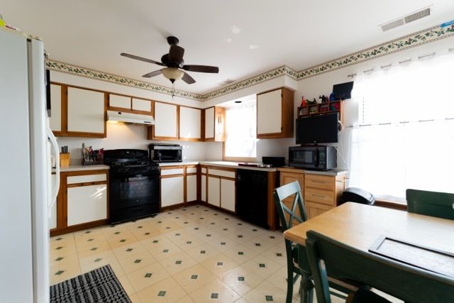 737 W Streamwood Boulevard B, Streamwood, IL 60107