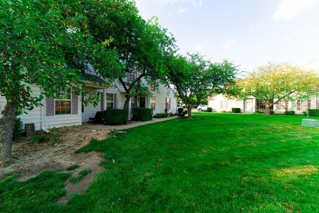 737 W Streamwood Boulevard B, Streamwood, IL 60107