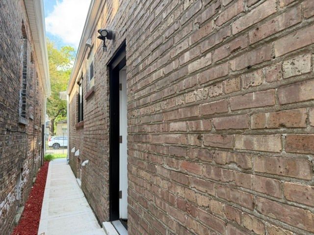 6615 S Hoyne Avenue, Chicago, IL 60636