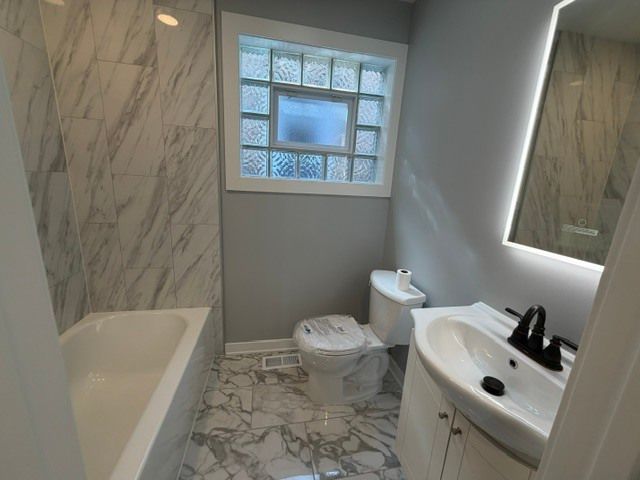 6615 S Hoyne Avenue, Chicago, IL 60636