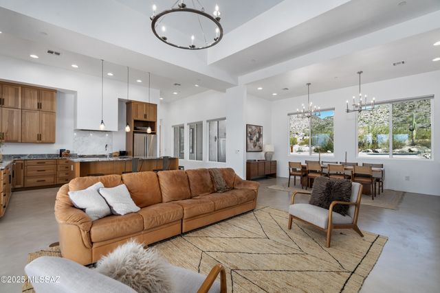 14317 N SILENT SKY Place, Marana, AZ 85658