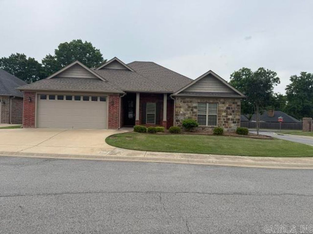 2405 EIGHTEEN Loop, Conway, AR 72034